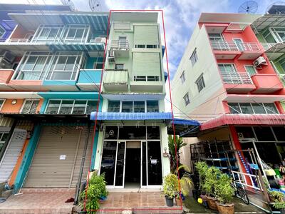 ขาย - ทำเลทอง เข้าออกได้ 2 เส้นทาง!!! ขาย อาคารพาณิชย์ ในซอยเพชรเกษม81 ตึก 3 ชั้นครึ่ง หลังมุม, กรุงเทพ