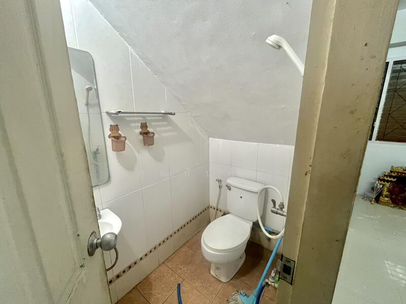 ขาย - ทำเลทอง เข้าออกได้ 2 เส้นทาง!!! ขาย อาคารพาณิชย์ ในซอยเพชรเกษม81 ตึก 3 ชั้นครึ่ง หลังมุม, กรุงเทพ