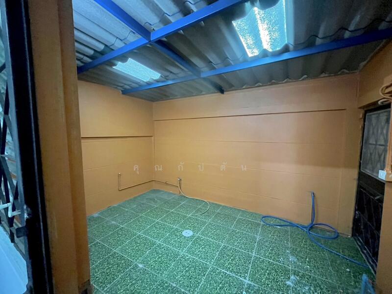 ขาย - ทำเลทอง เข้าออกได้ 2 เส้นทาง!!! ขาย อาคารพาณิชย์ ในซอยเพชรเกษม81 ตึก 3 ชั้นครึ่ง หลังมุม, กรุงเทพ