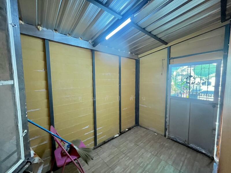 ขาย - ทำเลทอง เข้าออกได้ 2 เส้นทาง!!! ขาย อาคารพาณิชย์ ในซอยเพชรเกษม81 ตึก 3 ชั้นครึ่ง หลังมุม, กรุงเทพ