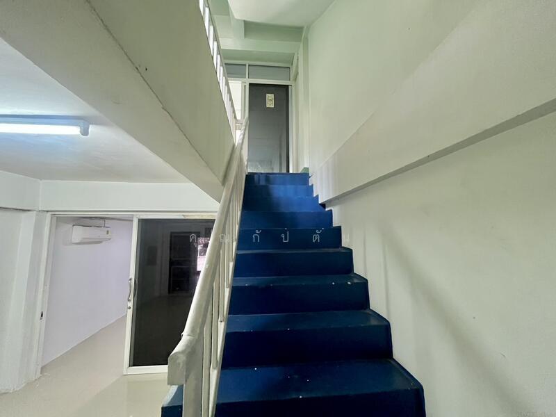 For Sale - ทำเลทอง เข้าออกได้ 2 เส้นทาง!!! ขาย อาคารพาณิชย์ ในซอยเพชรเกษม81 ตึก 3 ชั้นครึ่ง หลังมุม, Bangkok