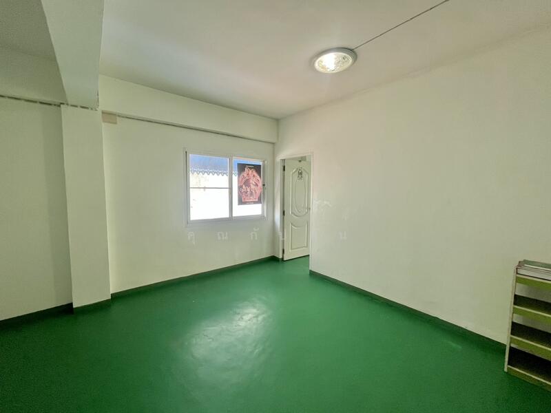 For Sale - ทำเลทอง เข้าออกได้ 2 เส้นทาง!!! ขาย อาคารพาณิชย์ ในซอยเพชรเกษม81 ตึก 3 ชั้นครึ่ง หลังมุม, Bangkok