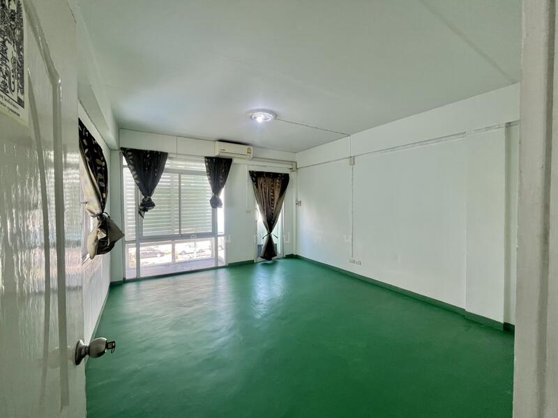 For Sale - ทำเลทอง เข้าออกได้ 2 เส้นทาง!!! ขาย อาคารพาณิชย์ ในซอยเพชรเกษม81 ตึก 3 ชั้นครึ่ง หลังมุม, Bangkok