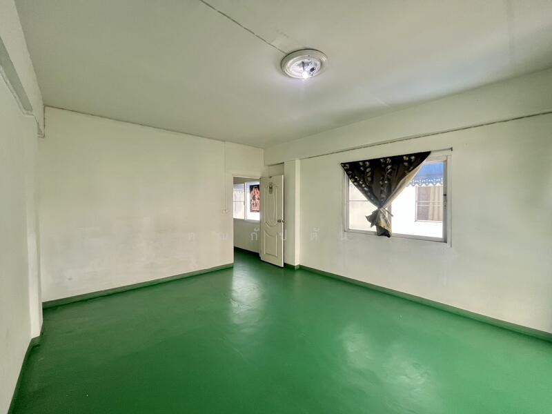 For Sale - ทำเลทอง เข้าออกได้ 2 เส้นทาง!!! ขาย อาคารพาณิชย์ ในซอยเพชรเกษม81 ตึก 3 ชั้นครึ่ง หลังมุม, Bangkok