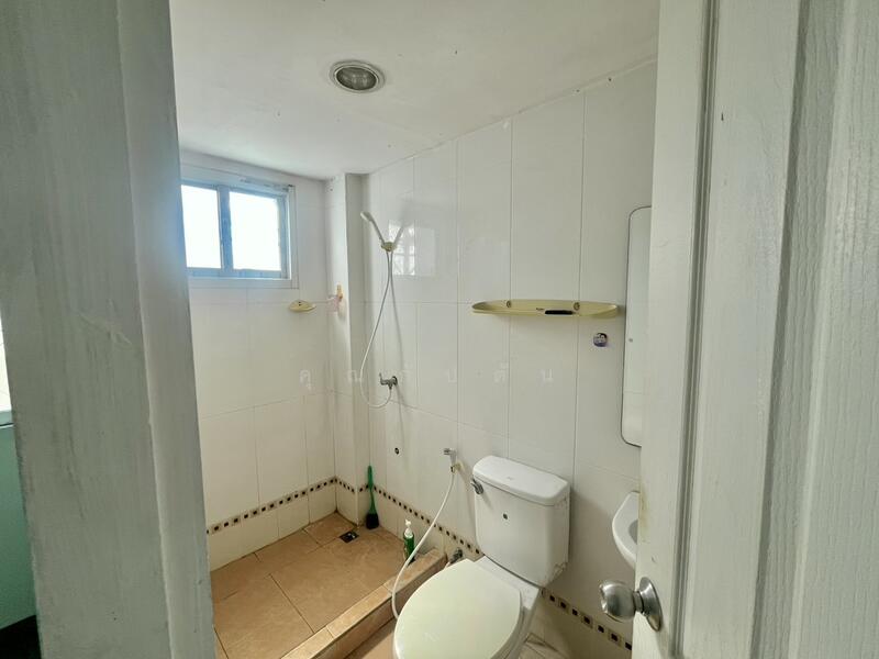 ขาย - ทำเลทอง เข้าออกได้ 2 เส้นทาง!!! ขาย อาคารพาณิชย์ ในซอยเพชรเกษม81 ตึก 3 ชั้นครึ่ง หลังมุม, กรุงเทพ