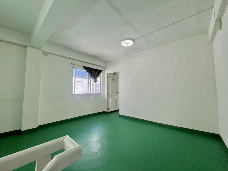 For Sale - ทำเลทอง เข้าออกได้ 2 เส้นทาง!!! ขาย อาคารพาณิชย์ ในซอยเพชรเกษม81 ตึก 3 ชั้นครึ่ง หลังมุม, Bangkok