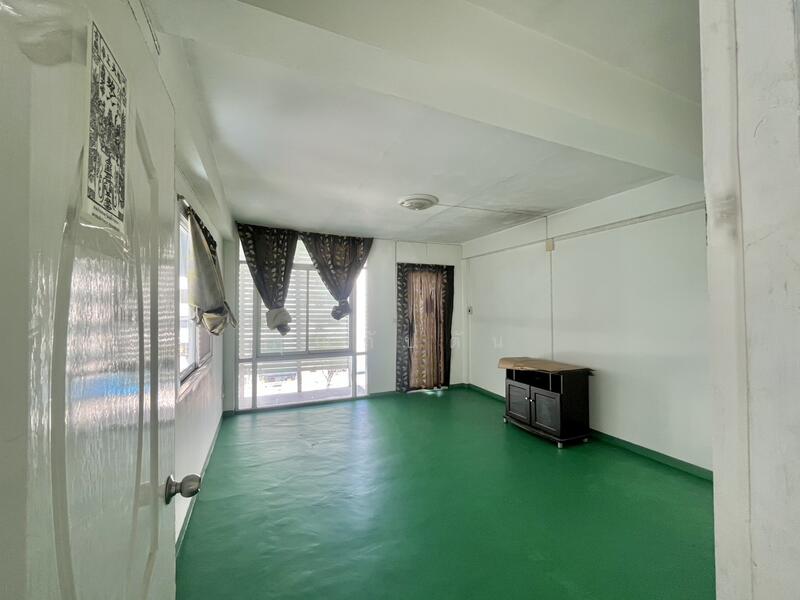 For Sale - ทำเลทอง เข้าออกได้ 2 เส้นทาง!!! ขาย อาคารพาณิชย์ ในซอยเพชรเกษม81 ตึก 3 ชั้นครึ่ง หลังมุม, Bangkok