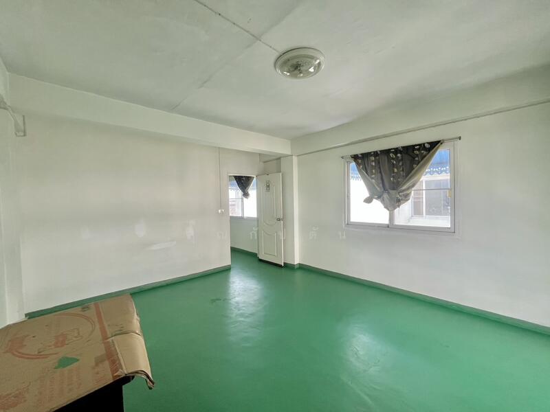 For Sale - ทำเลทอง เข้าออกได้ 2 เส้นทาง!!! ขาย อาคารพาณิชย์ ในซอยเพชรเกษม81 ตึก 3 ชั้นครึ่ง หลังมุม, Bangkok