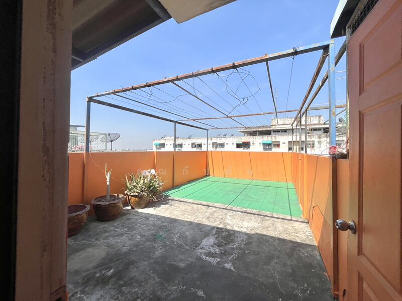 For Sale - ทำเลทอง เข้าออกได้ 2 เส้นทาง!!! ขาย อาคารพาณิชย์ ในซอยเพชรเกษม81 ตึก 3 ชั้นครึ่ง หลังมุม, Bangkok