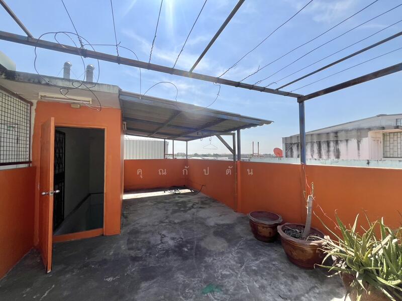 For Sale - ทำเลทอง เข้าออกได้ 2 เส้นทาง!!! ขาย อาคารพาณิชย์ ในซอยเพชรเกษม81 ตึก 3 ชั้นครึ่ง หลังมุม, Bangkok