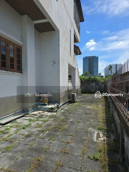 For Sale - 3-storey detached house for sale, split level, 3 bedrooms, 86/5 Sukhumvit Soi 56 Yaek 3-1, Bangkok