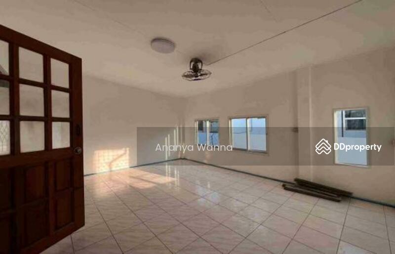 For Rent - 6-Bedroom House, Bangkok