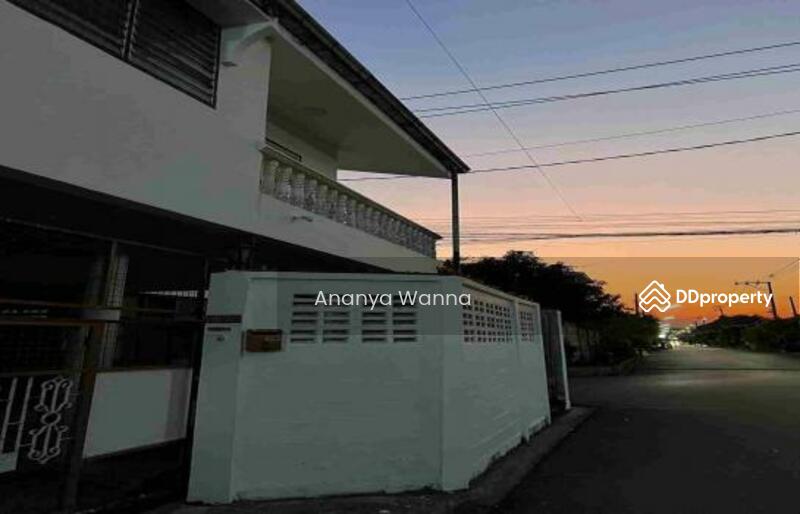 For Rent - 6-Bedroom House, Bangkok