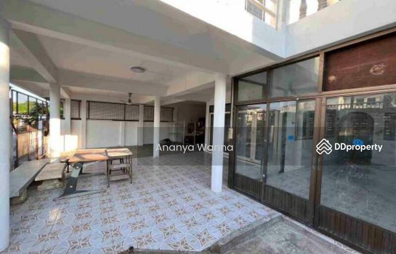 For Rent - 6-Bedroom House, Bangkok