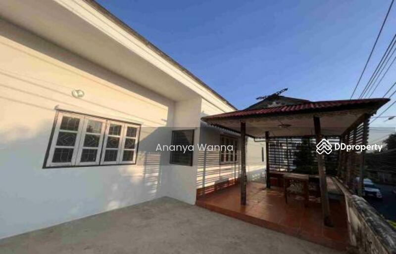 For Rent - 6-Bedroom House, Bangkok