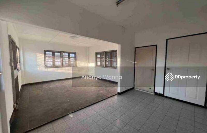 For Rent - 6-Bedroom House, Bangkok