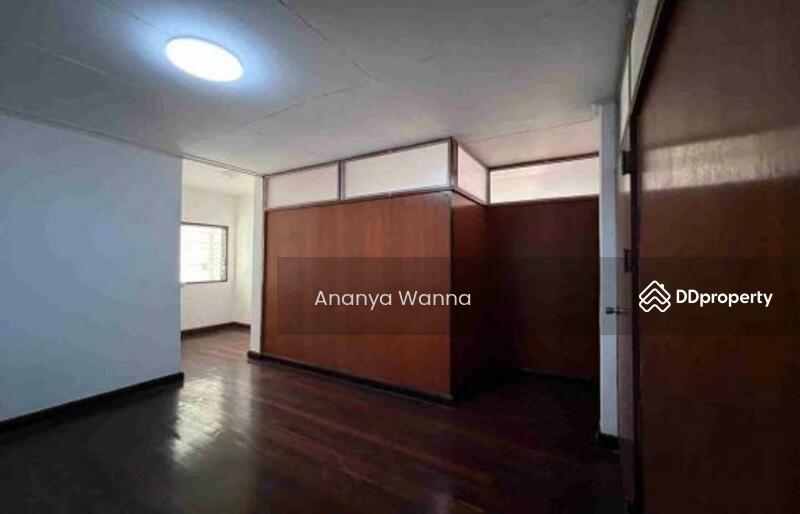 For Rent - 6-Bedroom House, Bangkok