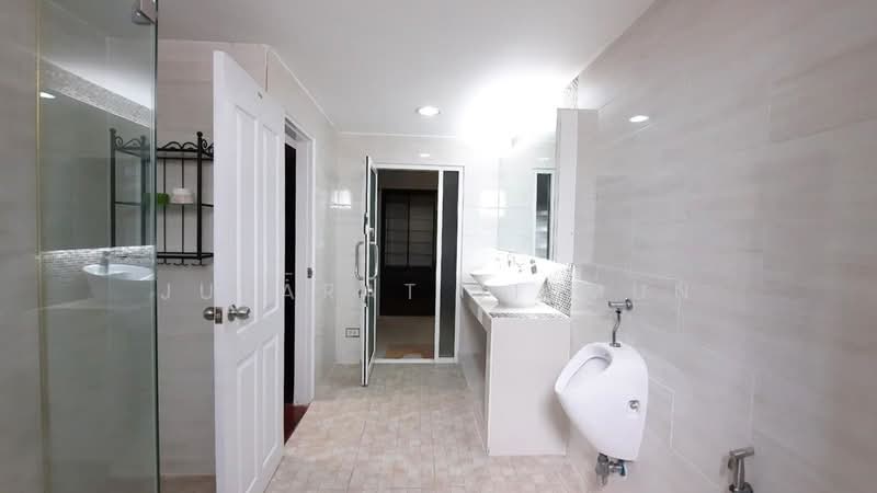Waratorn Ville, Bangkok, Soi Rerktrilak, Suan Luang, Bangkok, 5 Bedrooms, 300 sqm, Townhouse For Sale, by Jutarat Jitmun, 60158258 - DDproperty.com