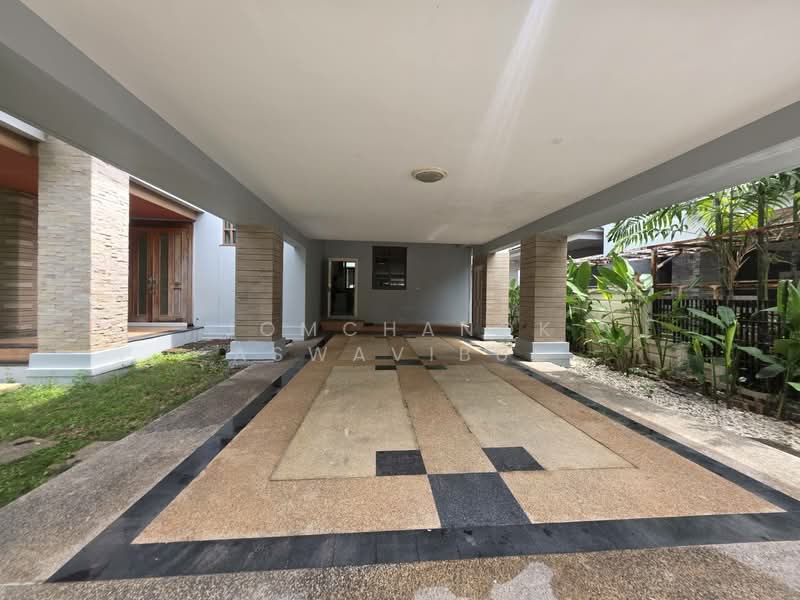 Narasiri Pattanakarn-Srinakarin, Bangkok, 878 Soi Srinakarin 20, Khlong Chan, Bang Kapi, Bangkok, 4 Bedrooms, 350 sqm, Single Detached House For Rent, by Jomchanok Aswavibul, 60161087 - DDproperty.com