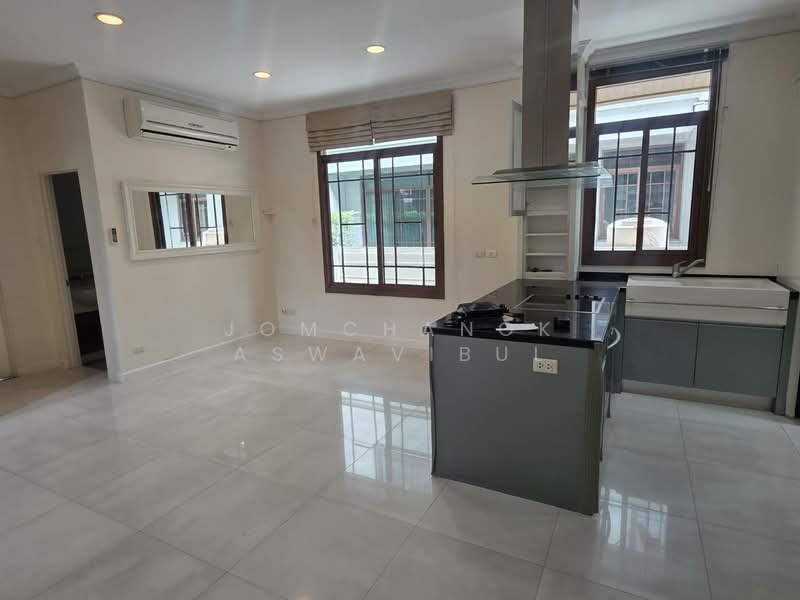Narasiri Pattanakarn-Srinakarin, Bangkok, 878 Soi Srinakarin 20, Khlong Chan, Bang Kapi, Bangkok, 4 Bedrooms, 350 sqm, Single Detached House For Rent, by Jomchanok Aswavibul, 60161087 - DDproperty.com