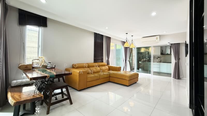 Patio Pattanakarn 38, Bangkok, Soi Phatthanakan 38 Phatthanakan Road, Suan Luang, Bangkok, 3 Bedrooms, 210 sqm, Townhouse For Sale, by Ponwimol Wipanarapai, 60162302 - DDproperty.com