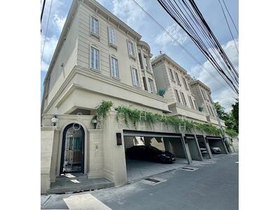 ขาย - ขาย บ้านเดี่ยว 3.5 ชั้น ตกแต่งระดับลักซ์ชัวรี่ เนื้อที่ 64 ตารางวา ใจกลางเอกมัย, กรุงเทพ