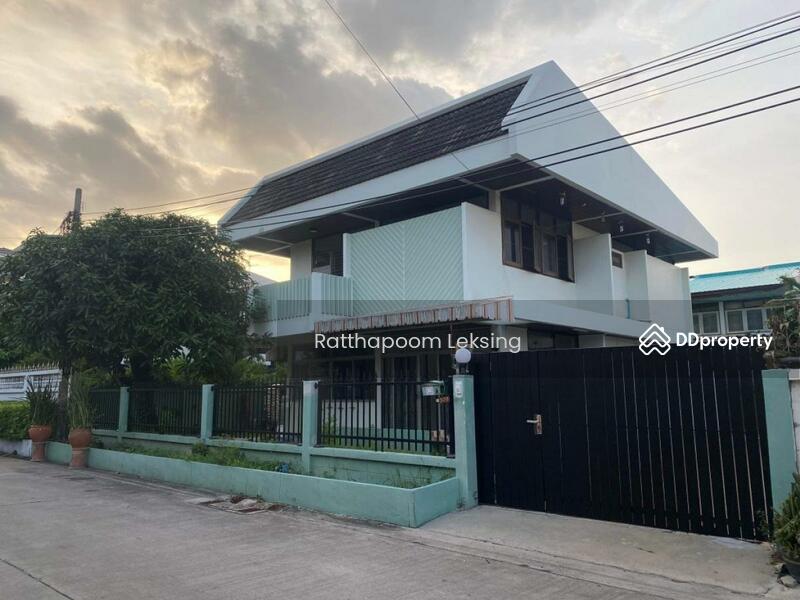 For Sale - 4-Bedroom House, Bangkok