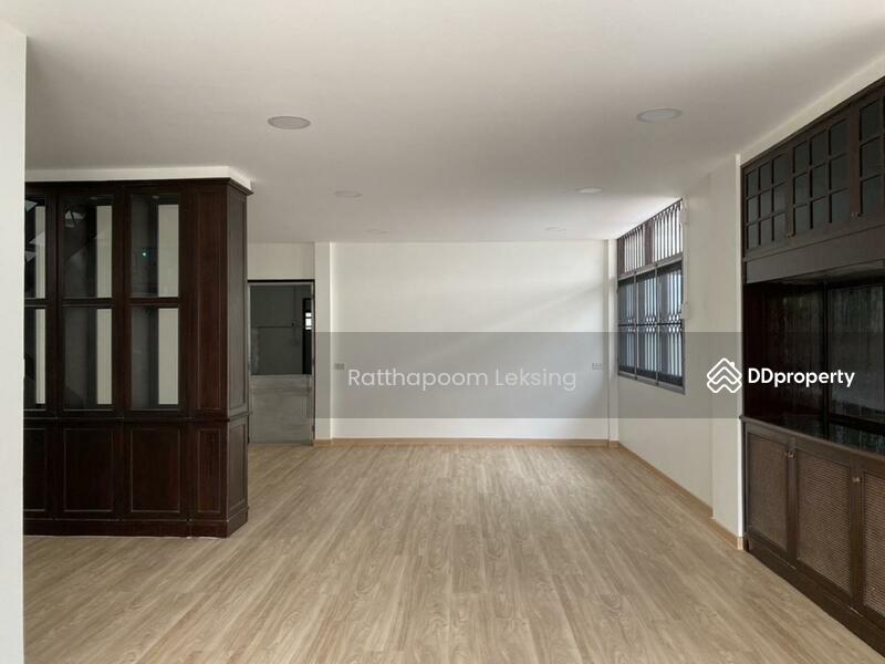 For Sale - 4-Bedroom House, Bangkok