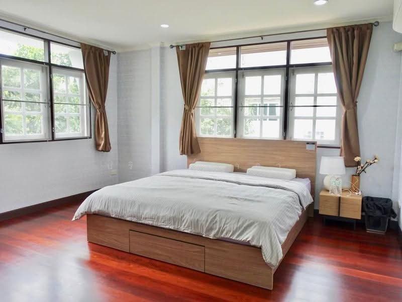Single house Ratchada-Suthisan, Bangkok, Samsen Nok, Huai Khwang, Bangkok, 5 Bedrooms, 400 sqm, Single Detached House For Rent, by ปรินทร์ญาดา ชิณโชติ, 60164817 - DDproperty.com