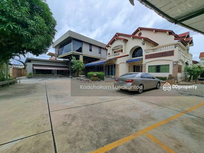 For Sale - 10-Bedroom House, Bangkok