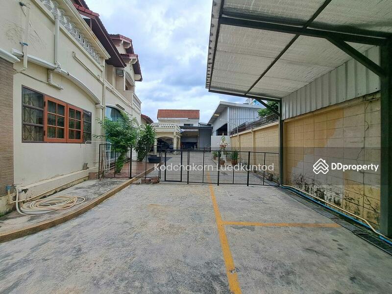 For Sale - 10-Bedroom House, Bangkok