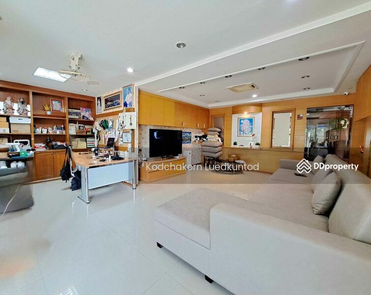 For Sale - 10-Bedroom House, Bangkok