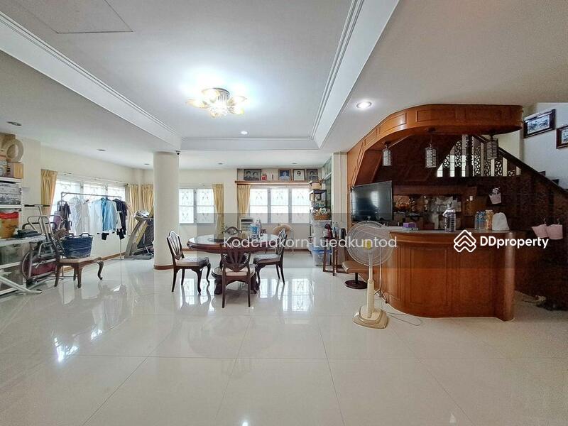 For Sale - 10-Bedroom House, Bangkok