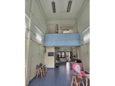 ขาย - “ลงทุนคุ้ม! ขายตึกแถว / อาคารพาณิชย์ 3.5 ชั้น ทำเลทอง ตรงข้ามวัดบางกระพ้อม ใกล้วัดจุฬามณี, สมุทรสงคราม