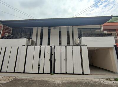 ขาย - บ้านมือสอง สุขุมวิท 71 ปรีดีพนมยงค์ 14 ทาวน์เฮ้าส์ ราคาถูก พระโขนง อ่อนนุช สุขุมวิท ใกล้ BTSพระโขนง, กรุงเทพ