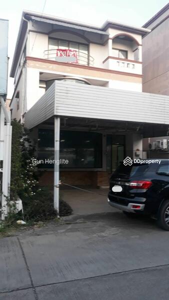 For Rent - 2-Bedroom Townhouse, Bangkok