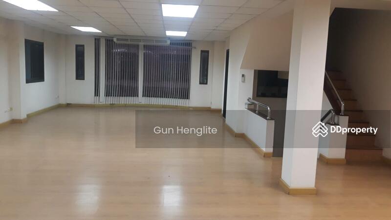 For Rent - 2-Bedroom Townhouse, Bangkok