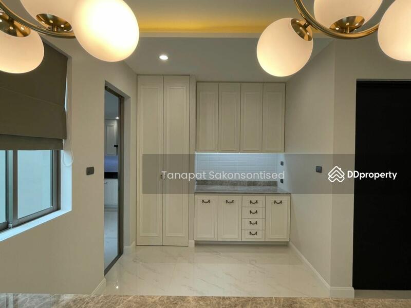 For Rent - 4-Bedroom House, Bangkok