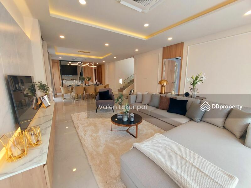 For Sale - 4-Bedroom House, Chiang Mai