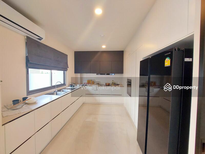For Sale - 4-Bedroom House, Chiang Mai