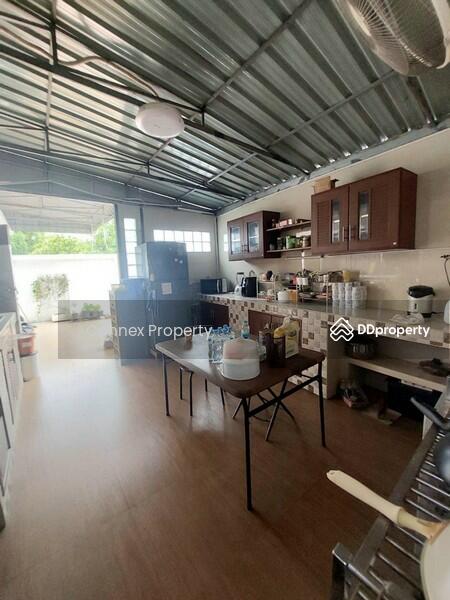 ขาย - อาคารพาณิชย์ ติดถนนสวนผัก Commercial building Suan Phak Rd, กรุงเทพ
