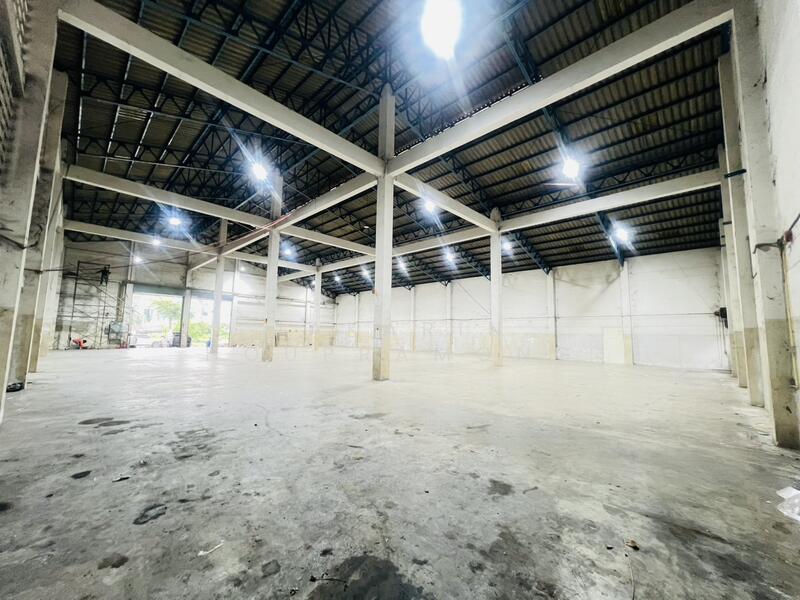 ให้เช่า - ให้เช่าโกดัง พระราม 9 ห้วยขวาง กรุงเทพ 1,634 ตร.ม พร้อมสำนักงาน, กรุงเทพ