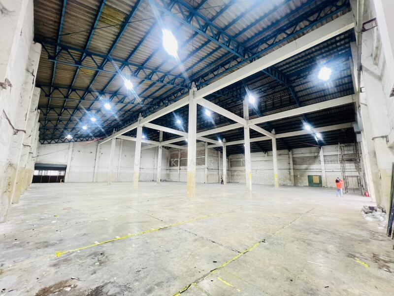 ให้เช่า - ให้เช่าโกดัง พระราม 9 ห้วยขวาง กรุงเทพ 1,634 ตร.ม พร้อมสำนักงาน, กรุงเทพ