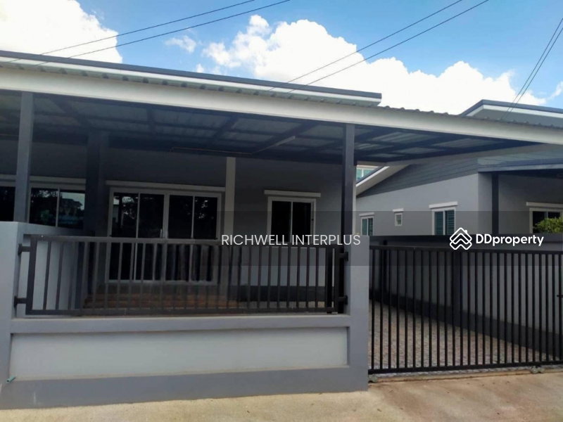 For Sale - Semi-detached house for sale near Phanomsarakham Market, area 30 sq m, 2 bedrooms, 1 bathroom,, Chachoengsao