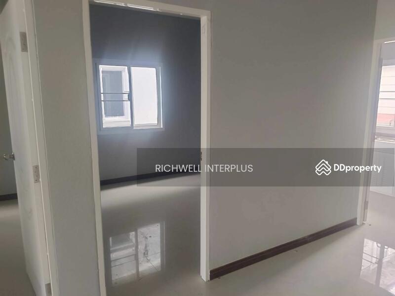For Sale - Semi-detached house for sale near Phanomsarakham Market, area 30 sq m, 2 bedrooms, 1 bathroom,, Chachoengsao