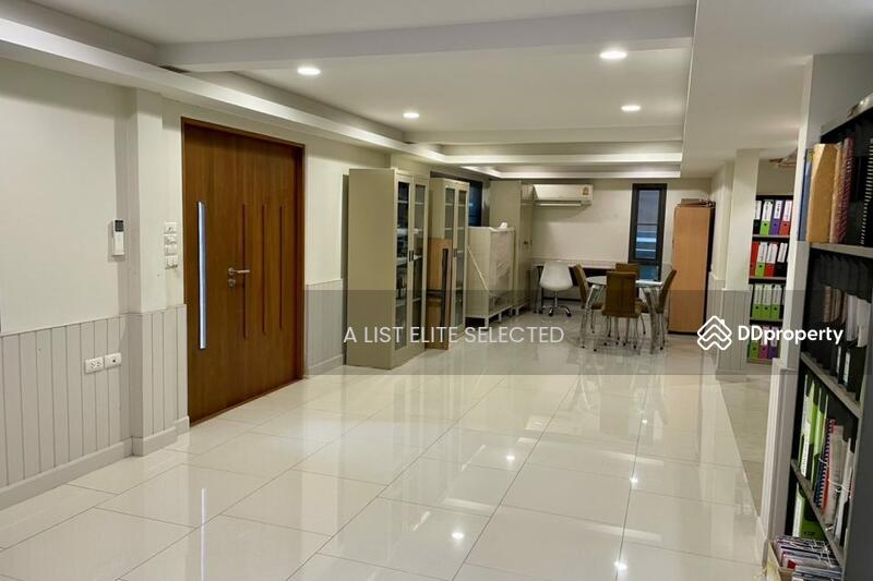 For Rent - Single House for Rent with Private Garden, Ekkamai, Bangkok
