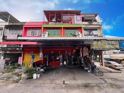 ขาย - ขาย อาคารพาณิชย์ 4 ชั้น 2 คูหา ริมถนนใหญ่ลำลูกกา คลอง 2 ปากซอย ลำลูกกา 25 ทำเลดี ใกล้ BTS คูคต, ปทุมธานี