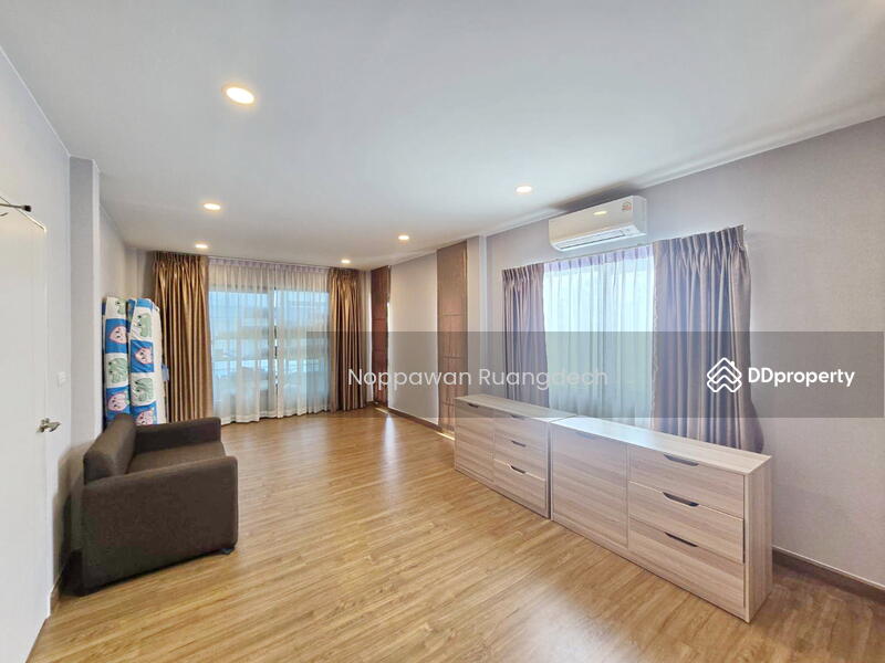 For Rent - CENTRO Donmueang-Chaengwattana, Pathum Thani
