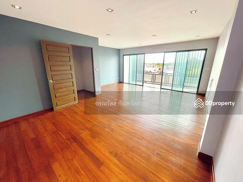 ขาย - ขาย ทาวน์โฮม 3.5 ชั้น หลังมุม หมู่บ้าน นราธิป ไทรม้า, นนทบุรี
