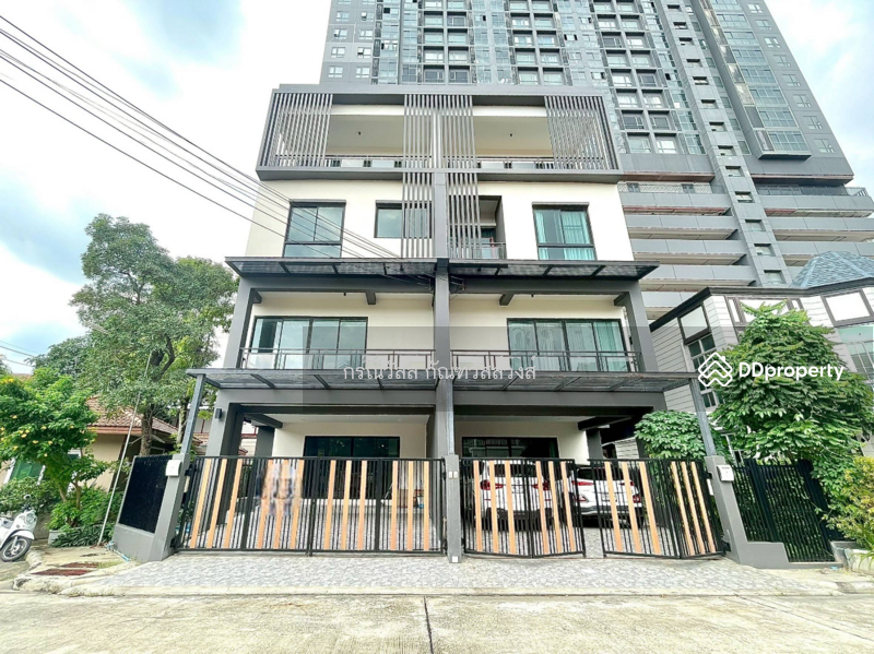 ขาย - ขาย ทาวน์โฮม 3.5 ชั้น หลังมุม หมู่บ้าน นราธิป ไทรม้า, นนทบุรี